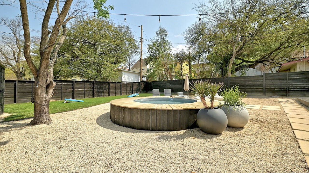 Photo of Outdoor in Dawson
