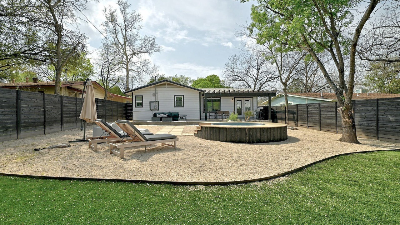Photo of Outdoor in Dawson