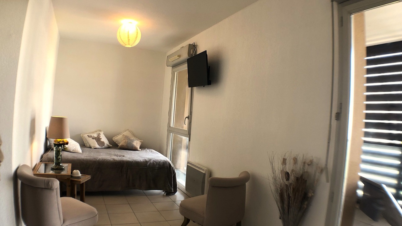 Photo of Bedroom in Anatole France