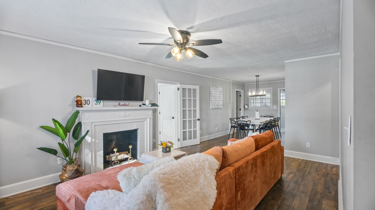 Photo of Livingroom in Forest Hills