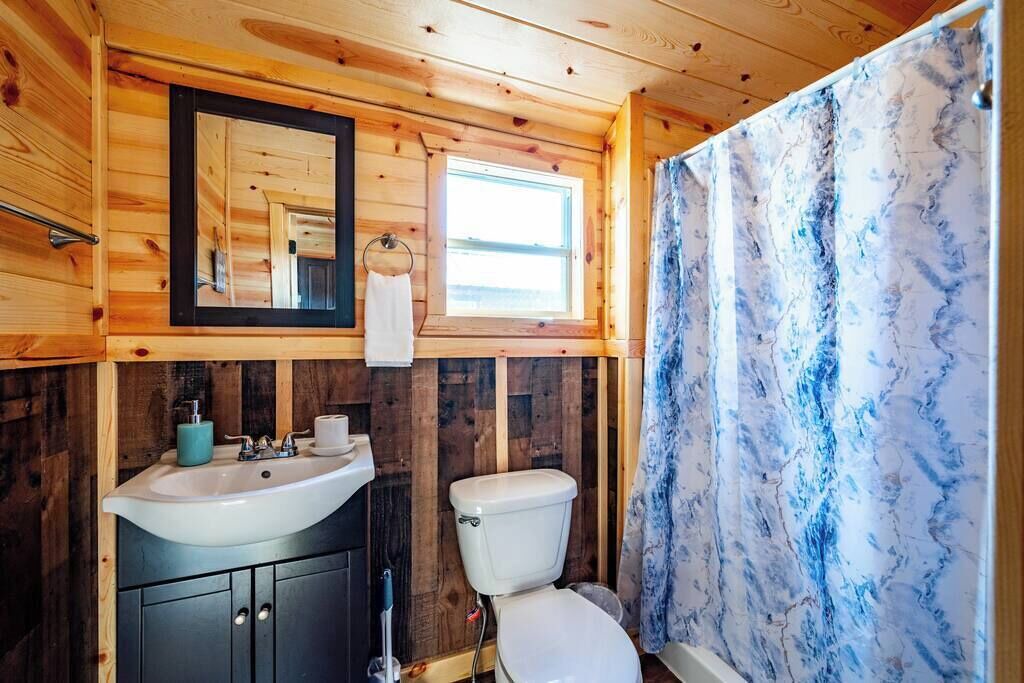 Photo of Bathroom in Broken Bow