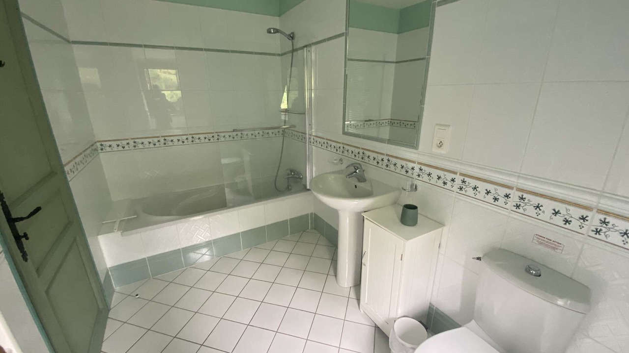 Photo of Bathroom in Manaurie