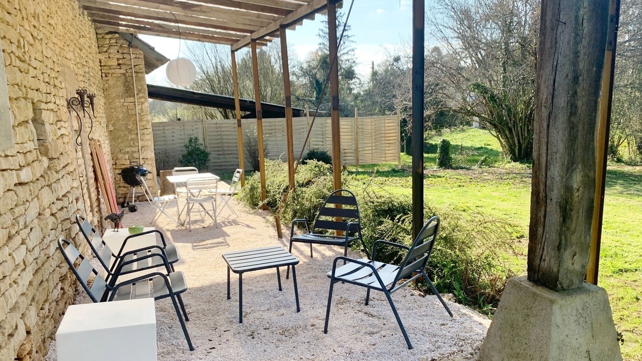 Photo of Outdoor in Perroy