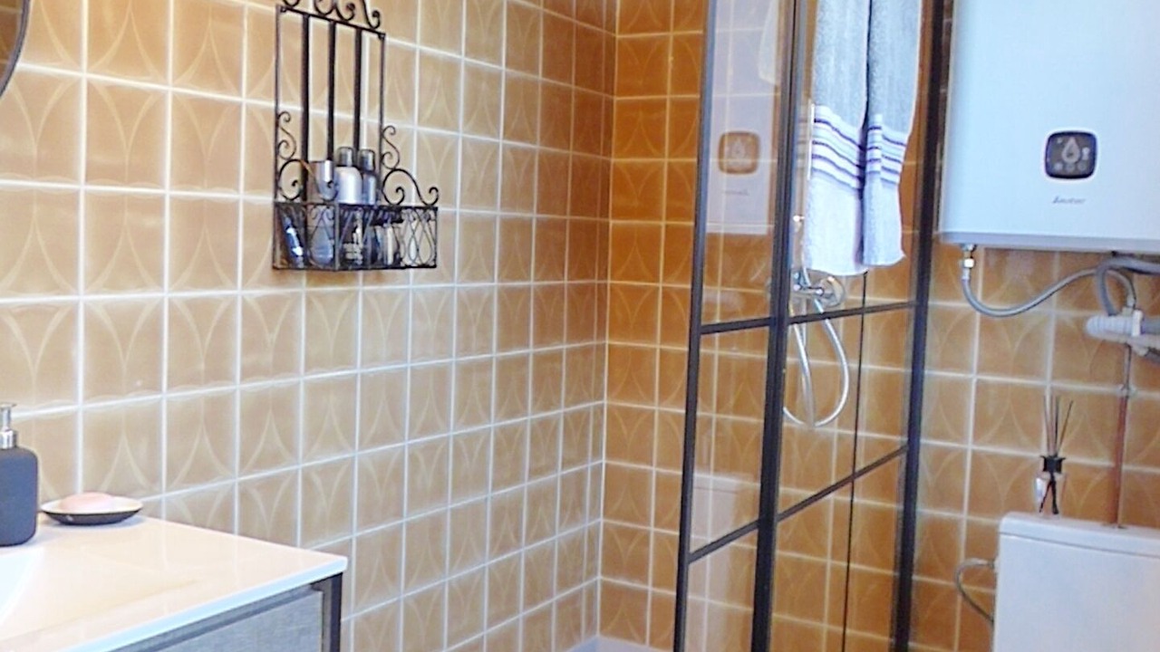 Photo of Bathroom in Perroy