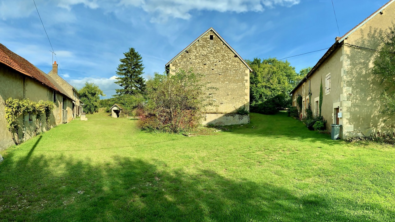 Photo of Outdoor in Perroy