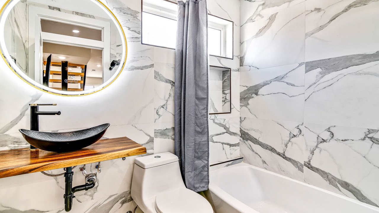 Photo of Bathroom in Devil's Pocket