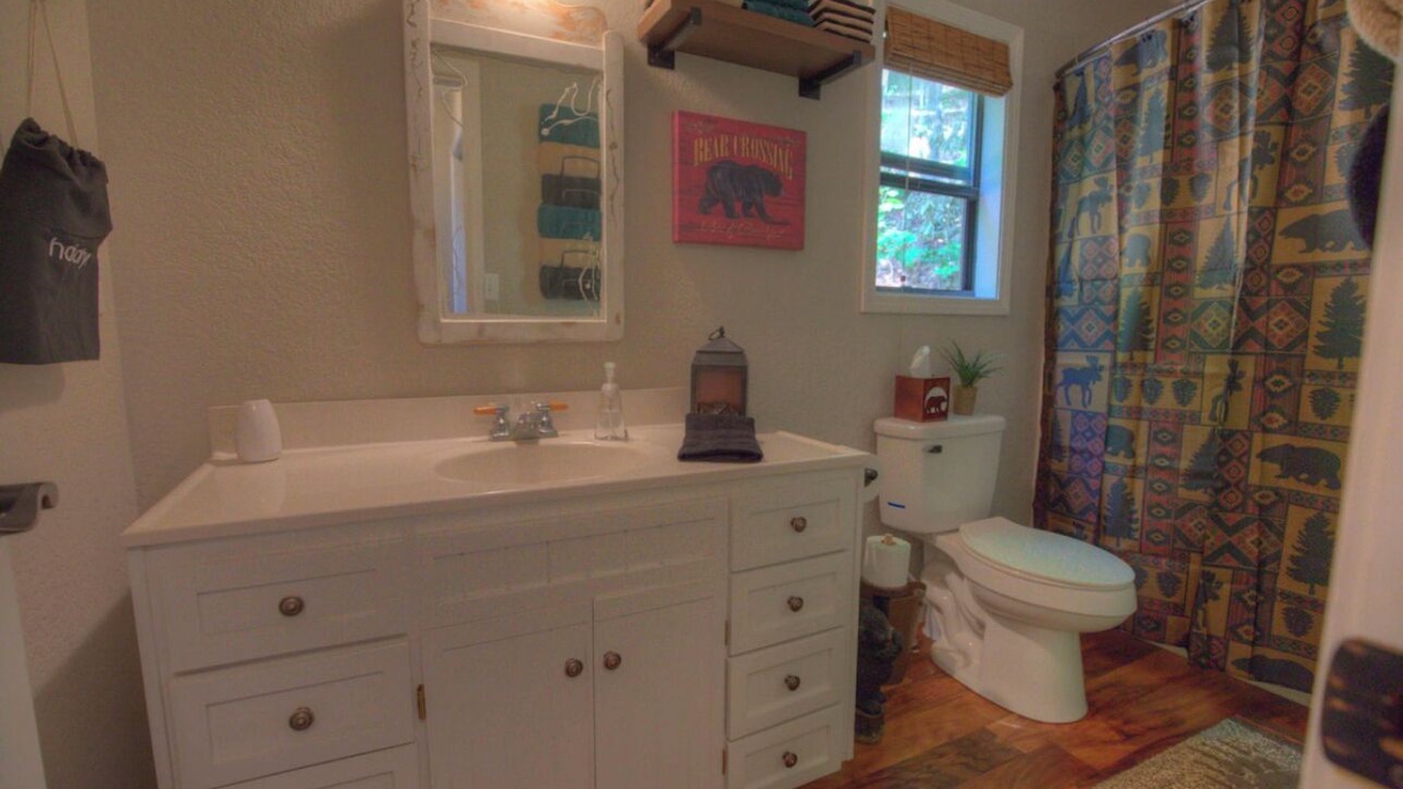 Photo of Bathroom in Unaka