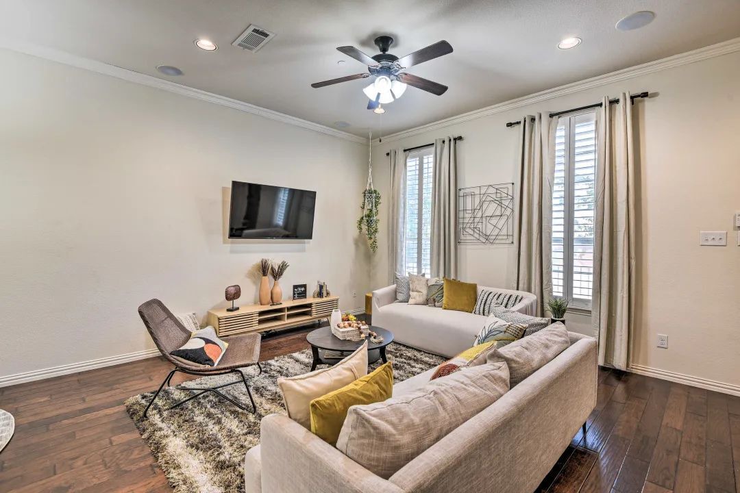 Photo of Livingroom in Las Colinas