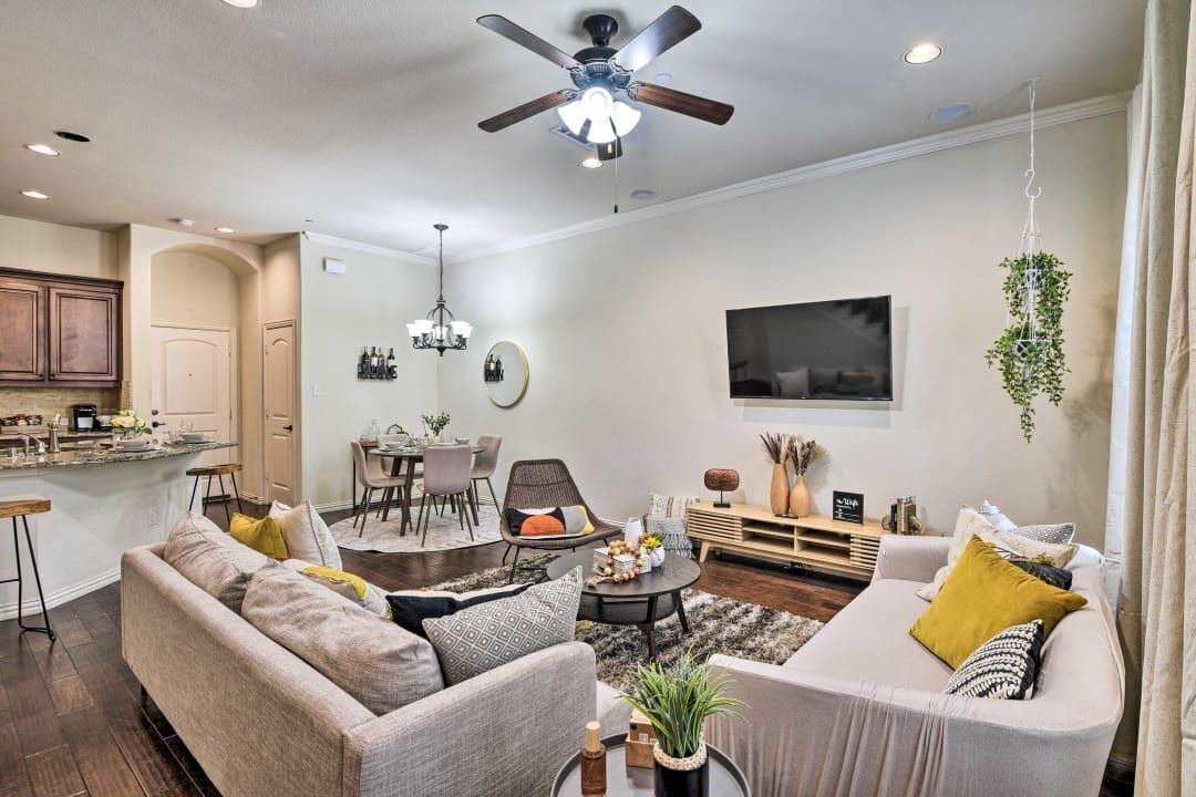 Photo of Livingroom in Las Colinas