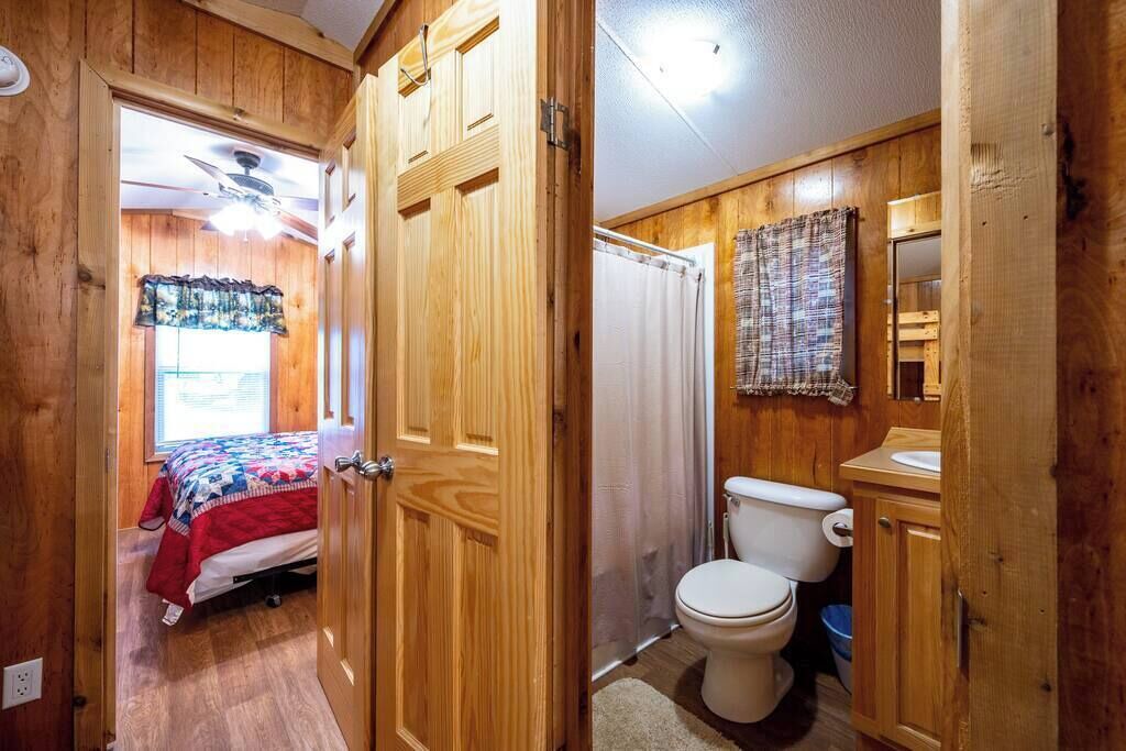 Photo of Bathroom in Broken Bow