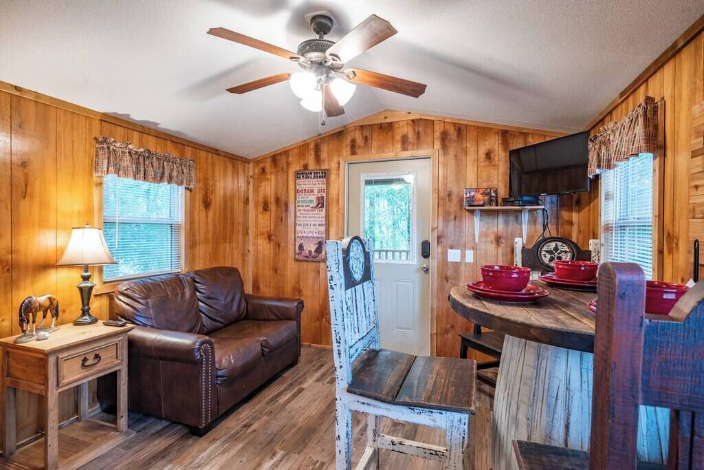 Photo of Livingroom in Broken Bow