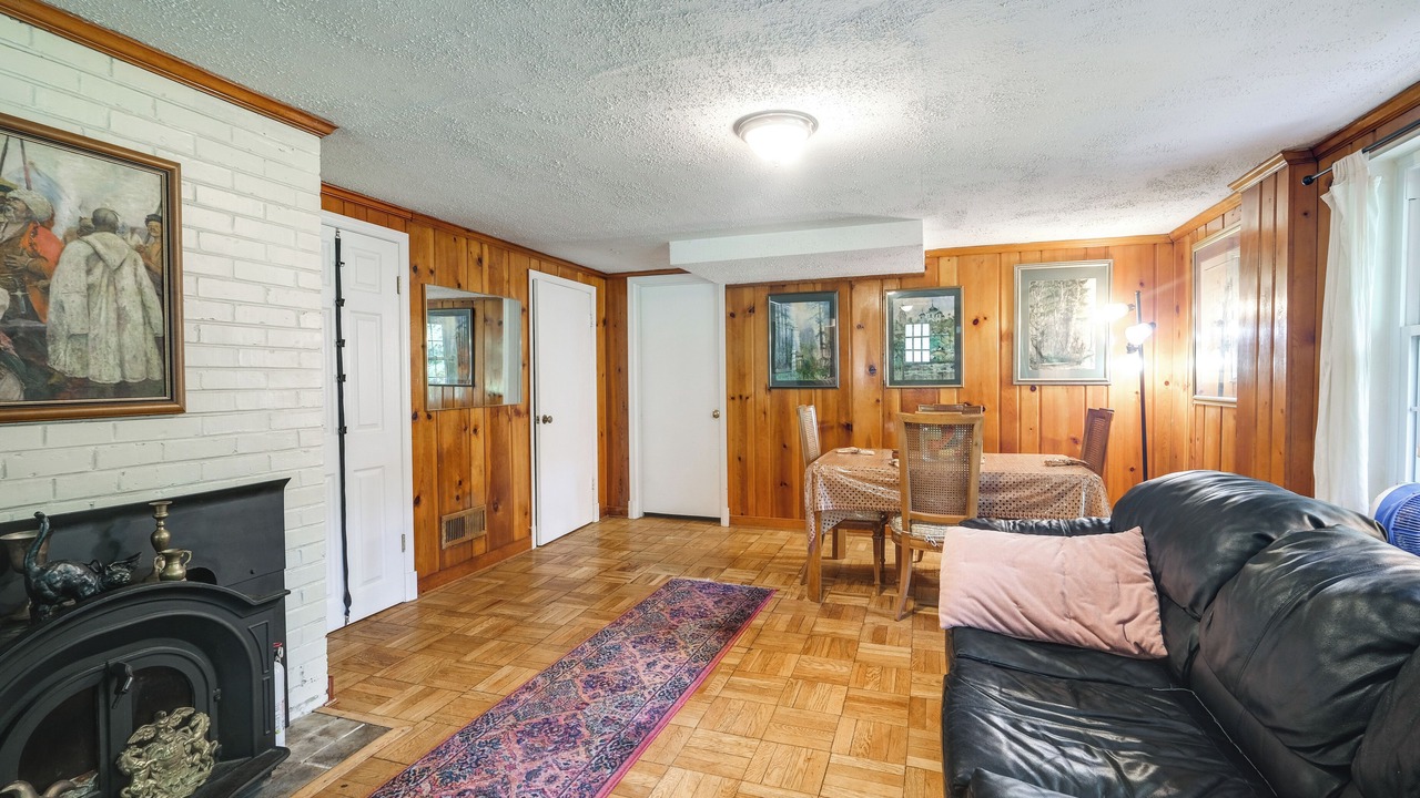 Photo of Livingroom in Bethesda