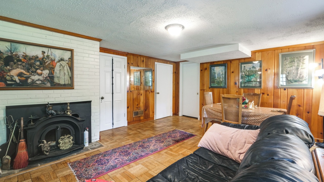 Photo of Livingroom in Bethesda