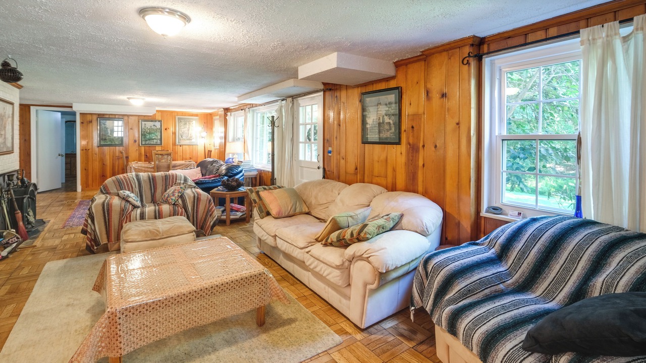 Photo of Livingroom in Bethesda