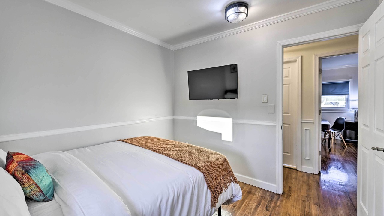Photo of Bedroom in North Bay Shore