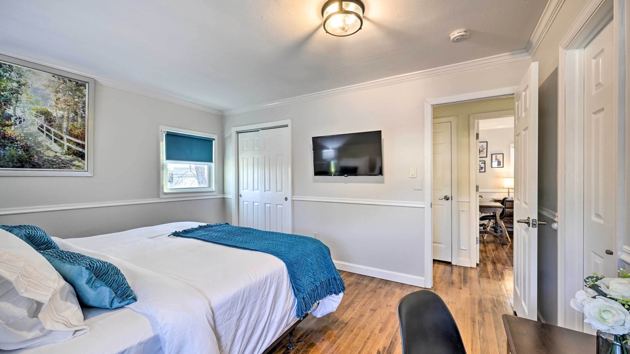 Photo of Bedroom in North Bay Shore