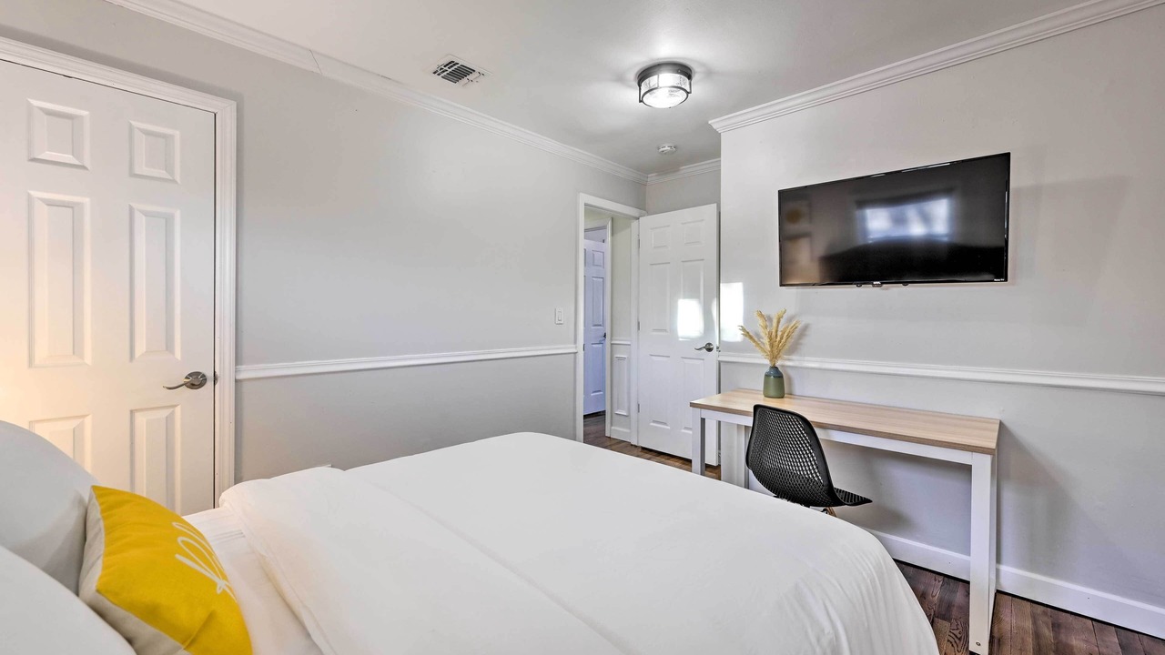 Photo of Bedroom in North Bay Shore