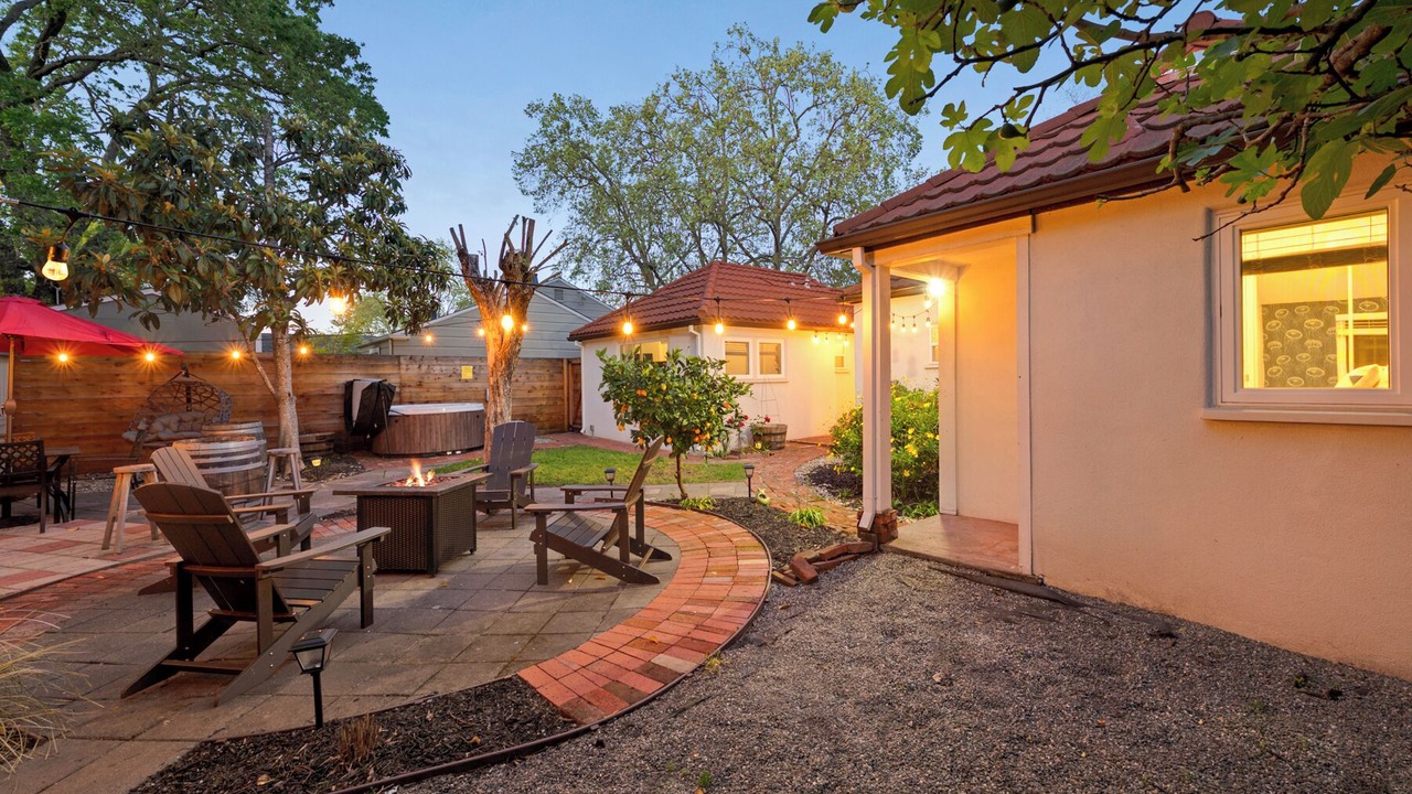 Photo of Patio Balcony in West Junior College