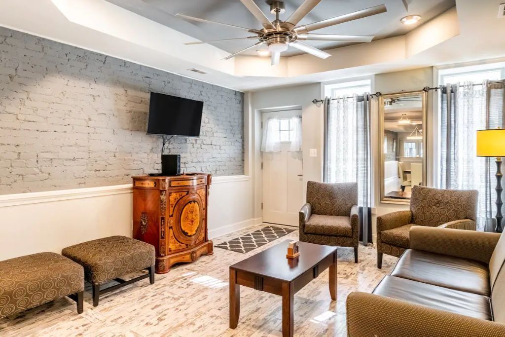 Photo of Livingroom in Downtown Baltimore