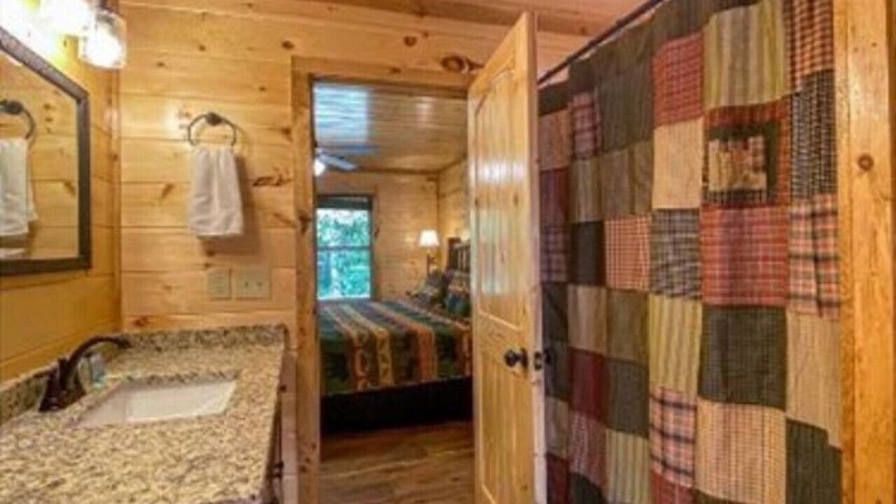 Photo of Bathroom in Cosby