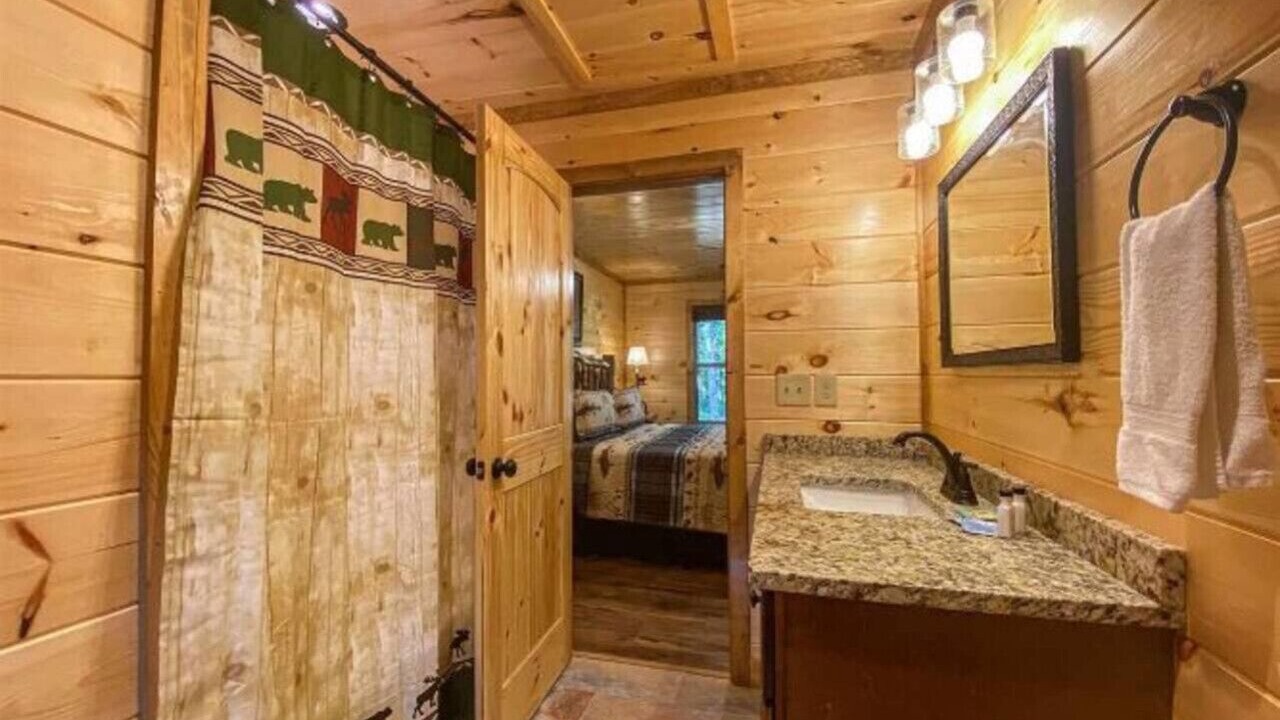 Photo of Bathroom in Cosby