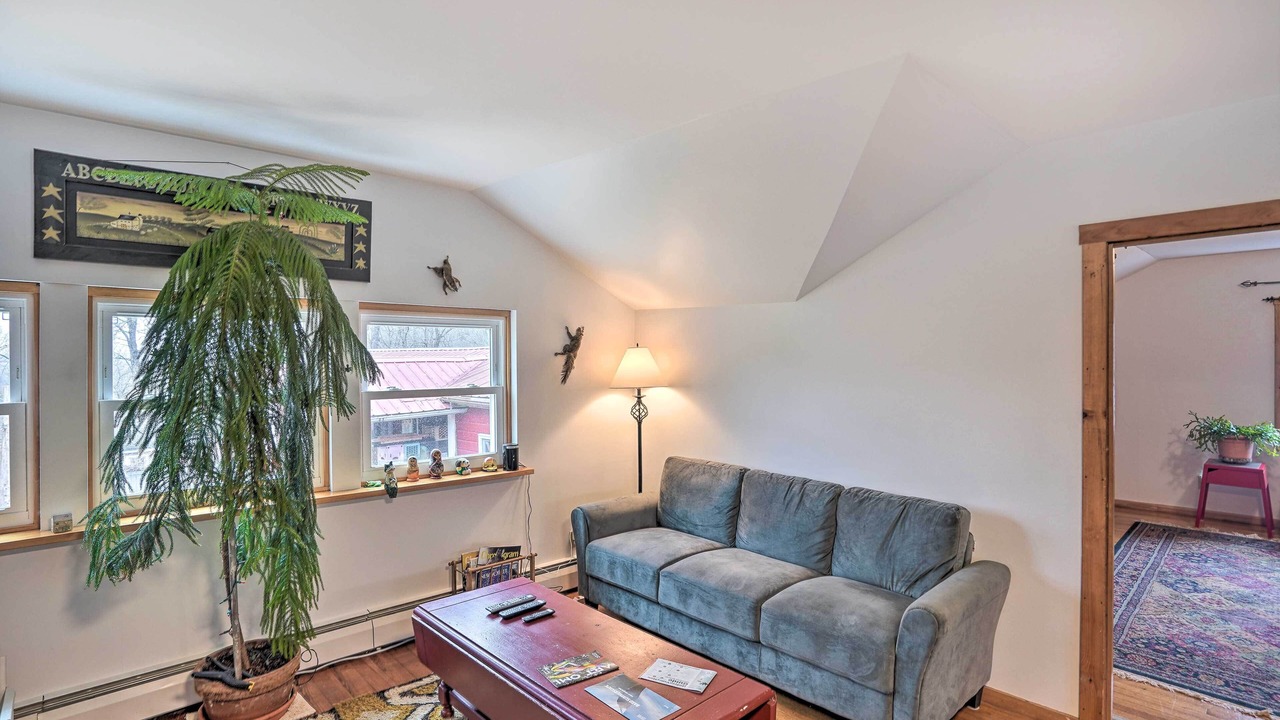 Photo of Livingroom in Saugerties