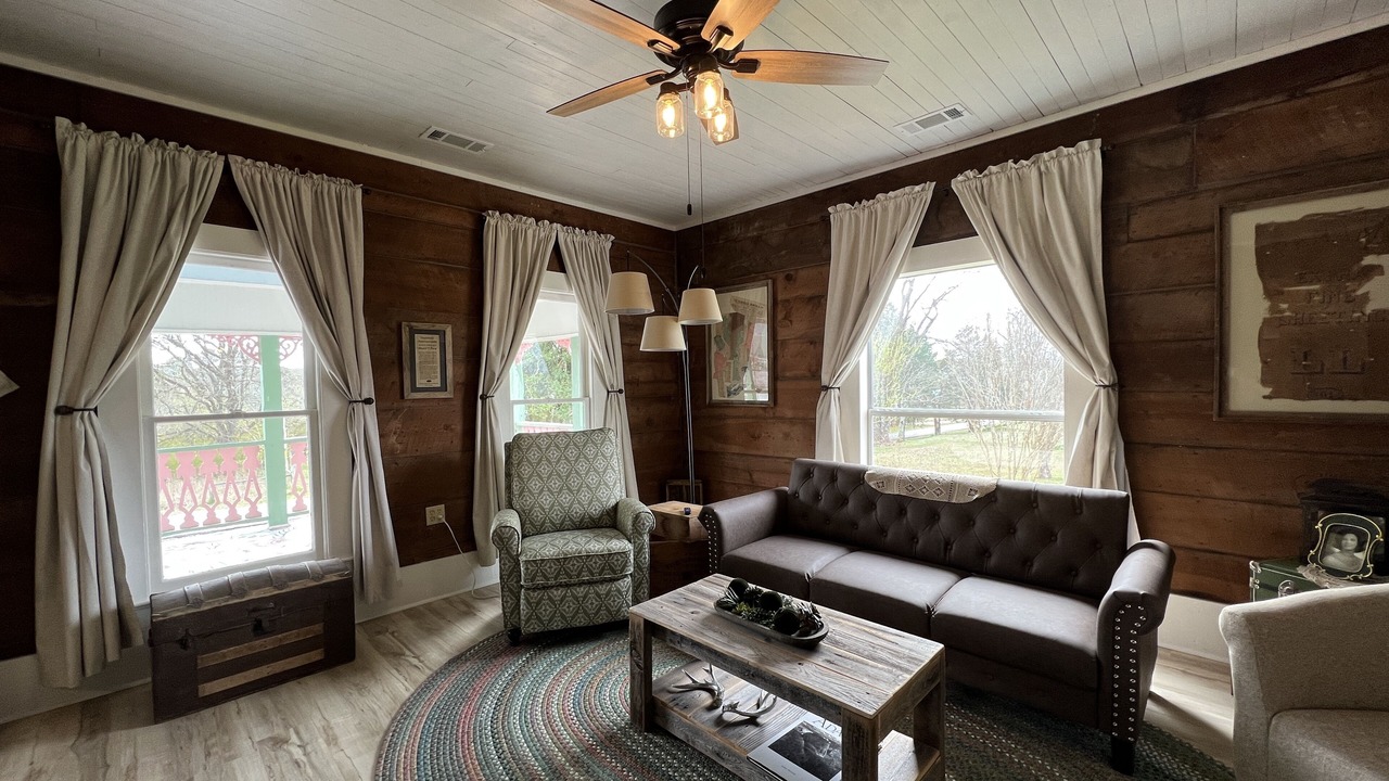 Photo of Livingroom in Shirley