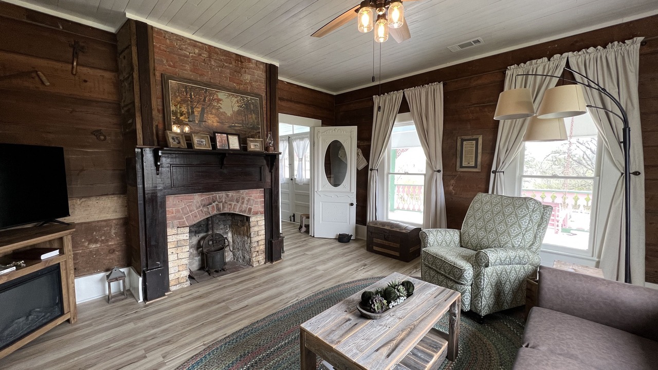 Photo of Livingroom in Shirley