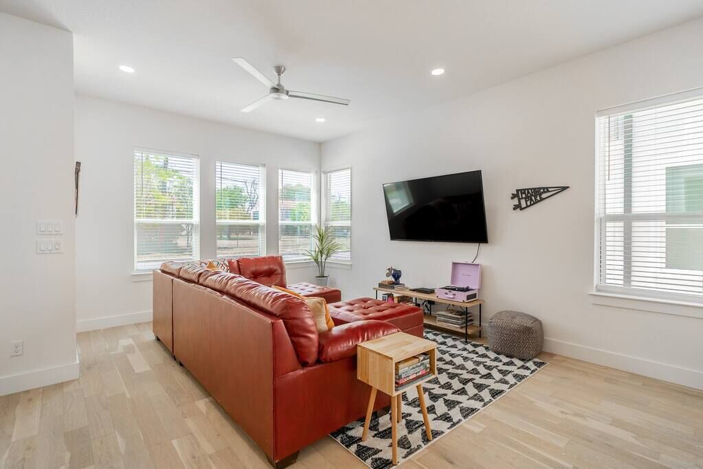 Photo of Livingroom in Mahncke Park