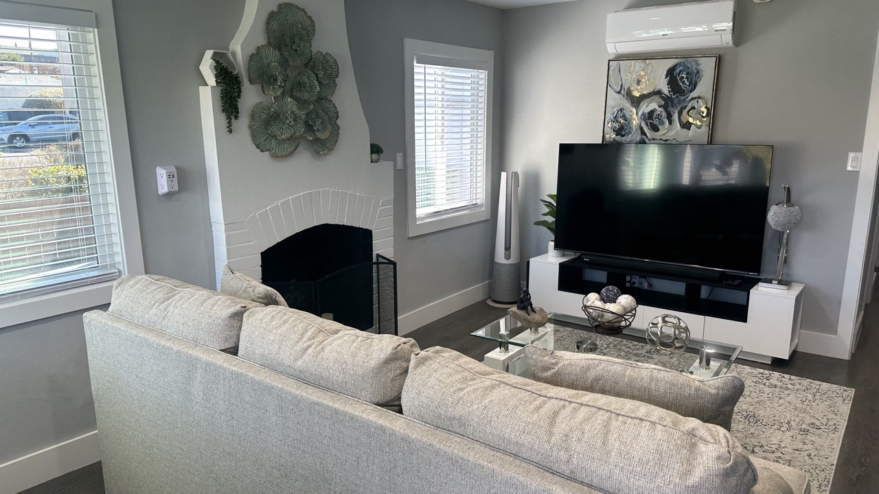 Photo of Livingroom in East Richmond Heights