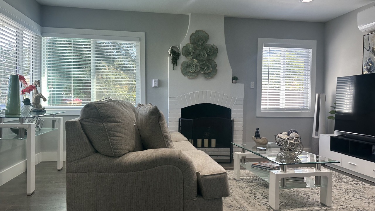 Photo of Livingroom in East Richmond Heights