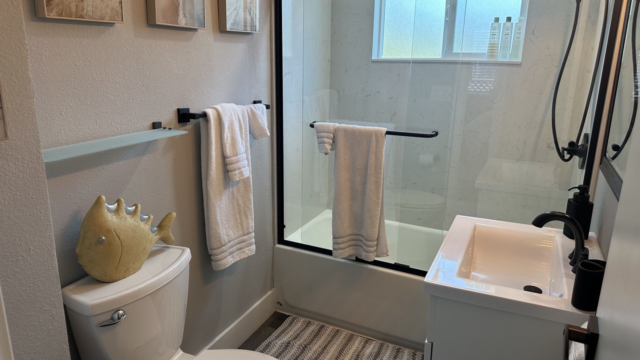 Photo of Bathroom in East Richmond Heights