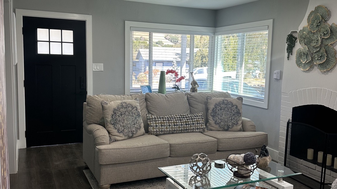 Photo of Livingroom in East Richmond Heights