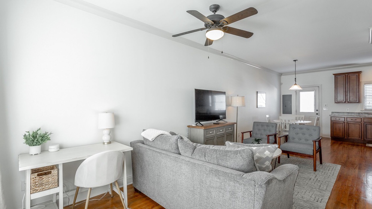 Photo of Livingroom in MLK University
