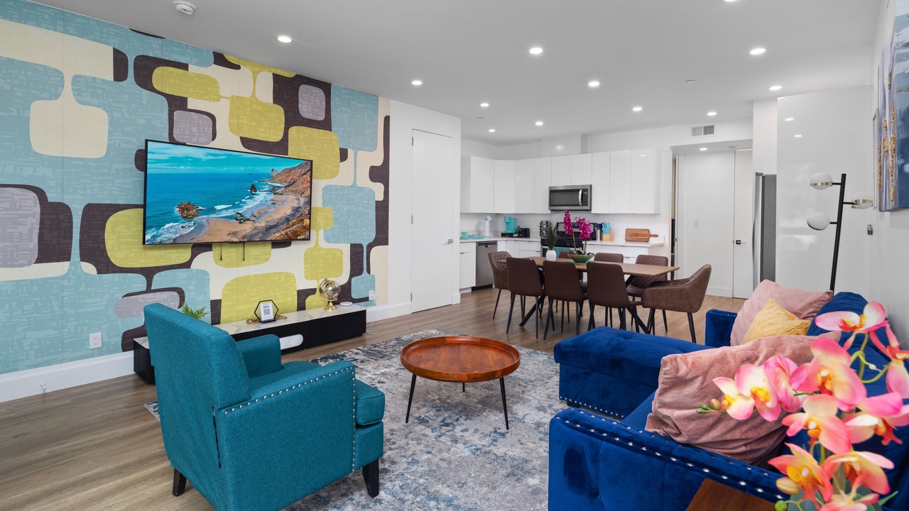Photo of Livingroom in Harbor Gateway South