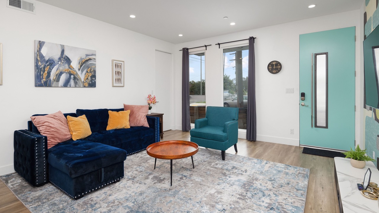 Photo of Livingroom in Harbor Gateway South