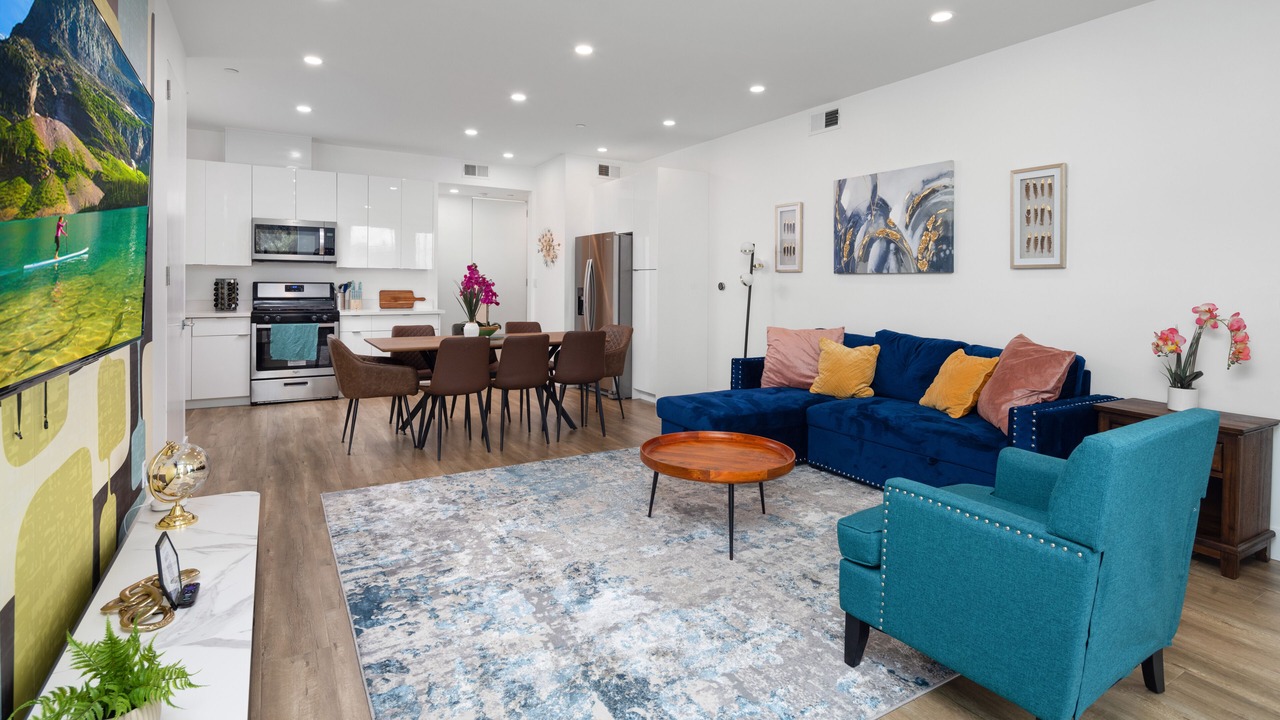 Photo of Livingroom in Harbor Gateway South