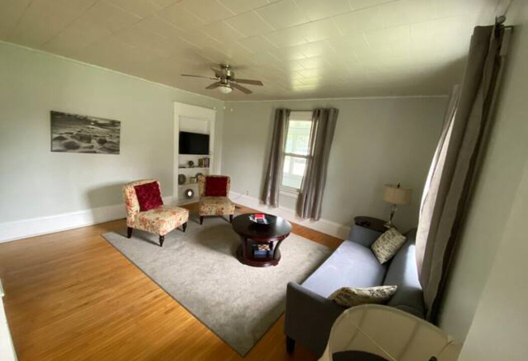 Photo of Livingroom in Napanee