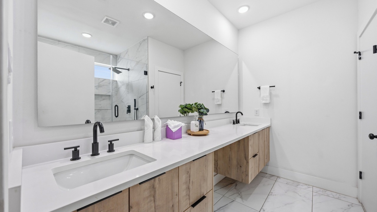Photo of Bathroom in South Central Houston