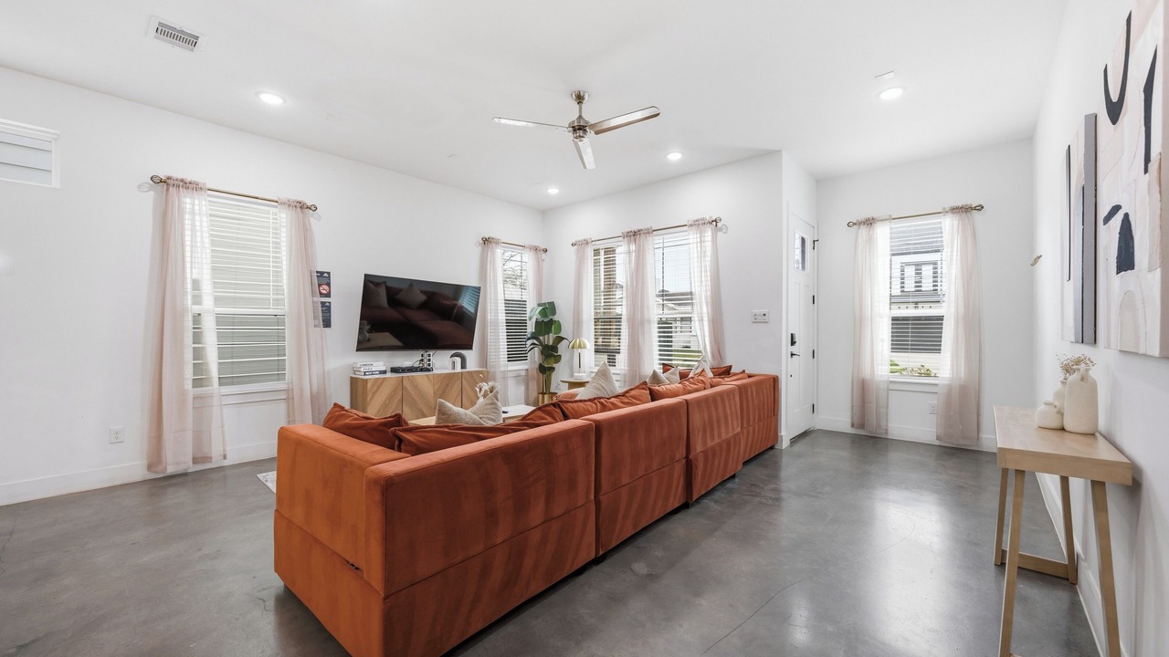 Photo of Livingroom in South Central Houston