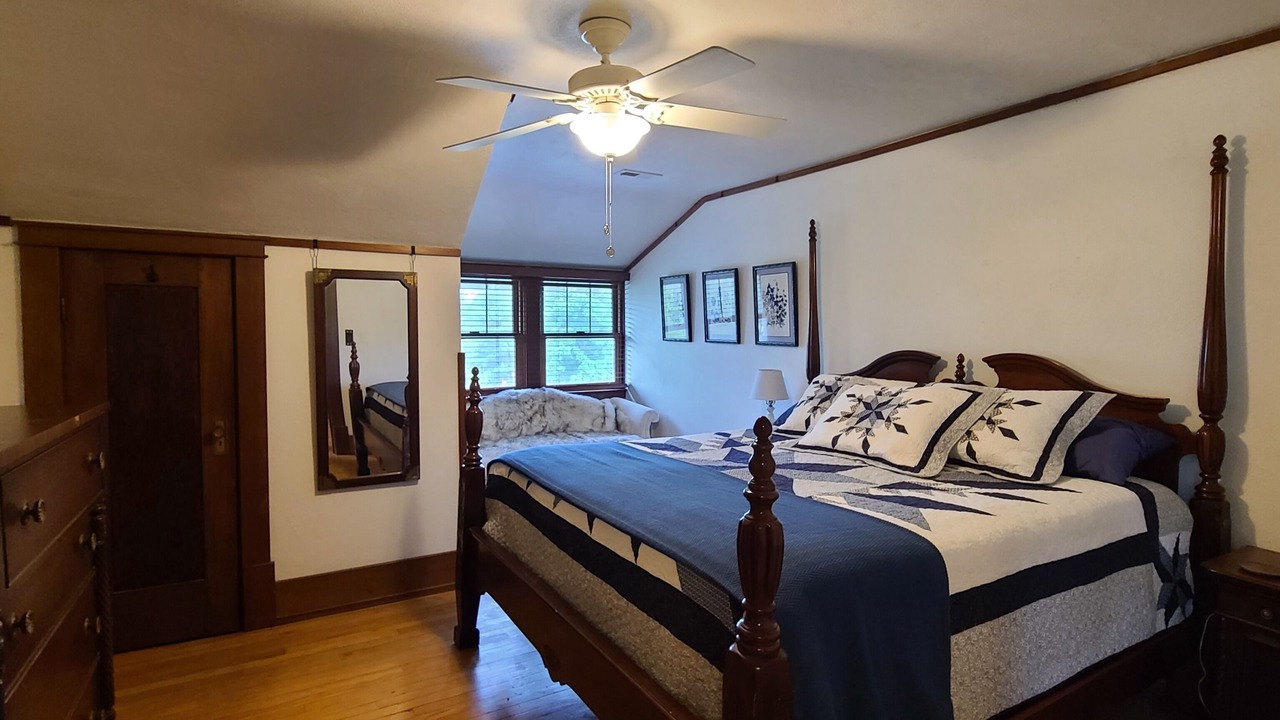 Photo of Bedroom in Lowesville