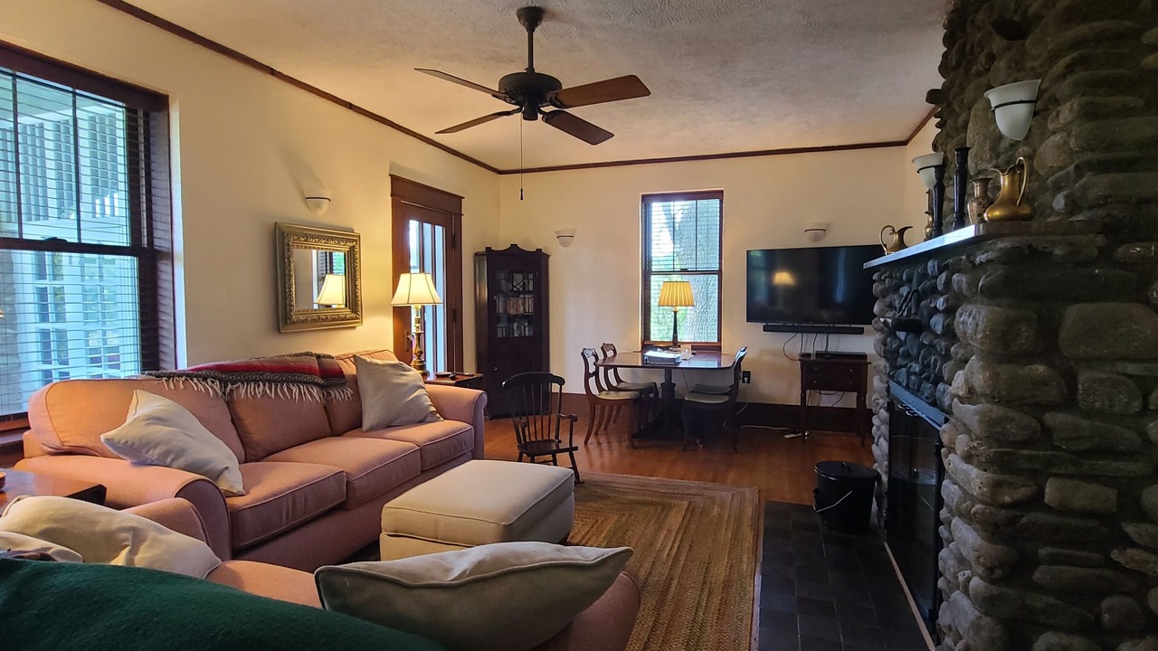 Photo of Livingroom in Lowesville