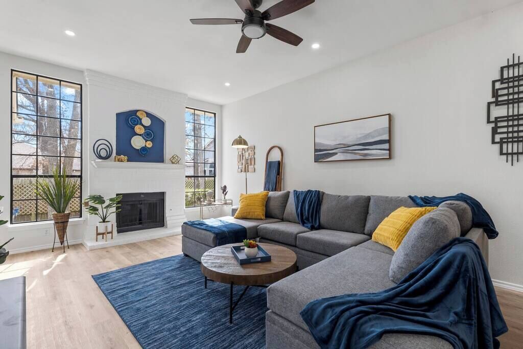 Photo of Livingroom in McNeil