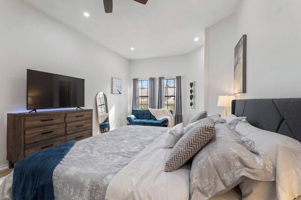 Photo of Bedroom in McNeil