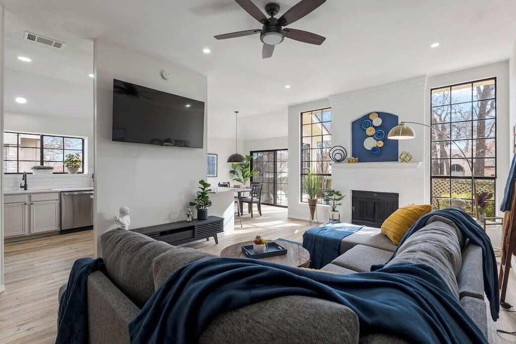 Photo of Livingroom in McNeil