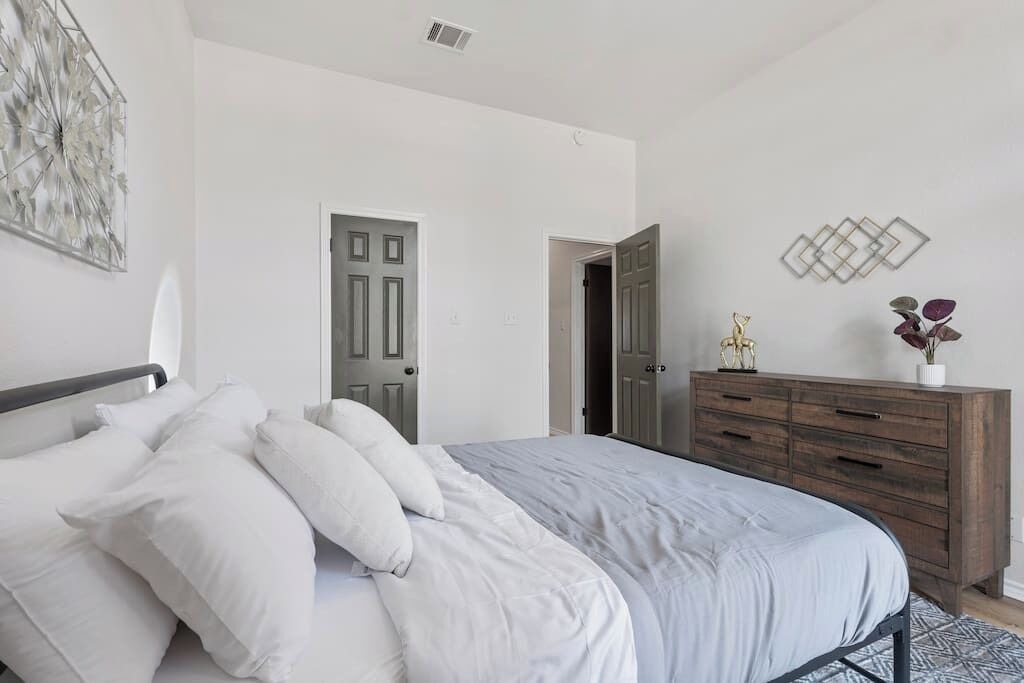 Photo of Bedroom in McNeil
