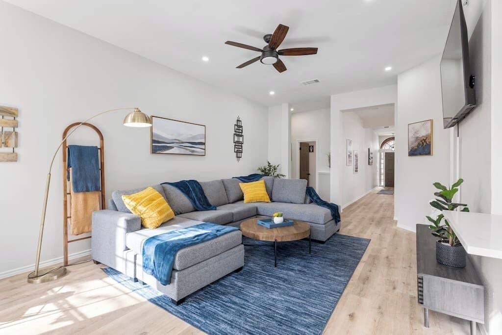 Photo of Livingroom in McNeil