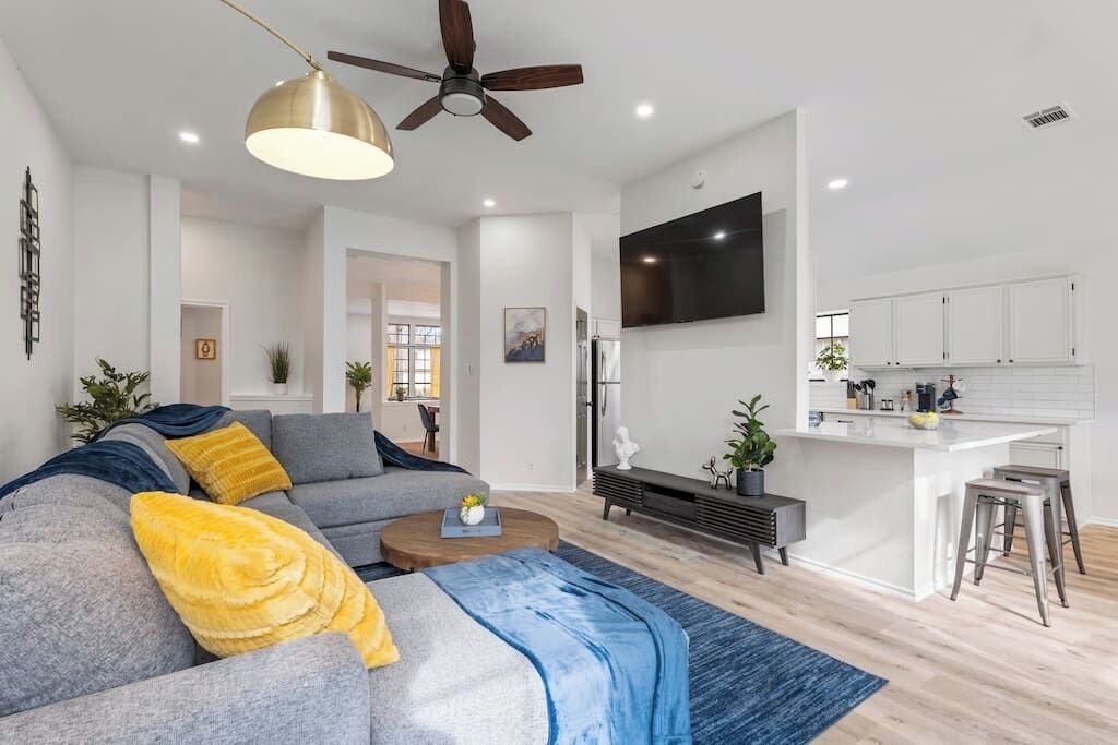 Photo of Livingroom in McNeil