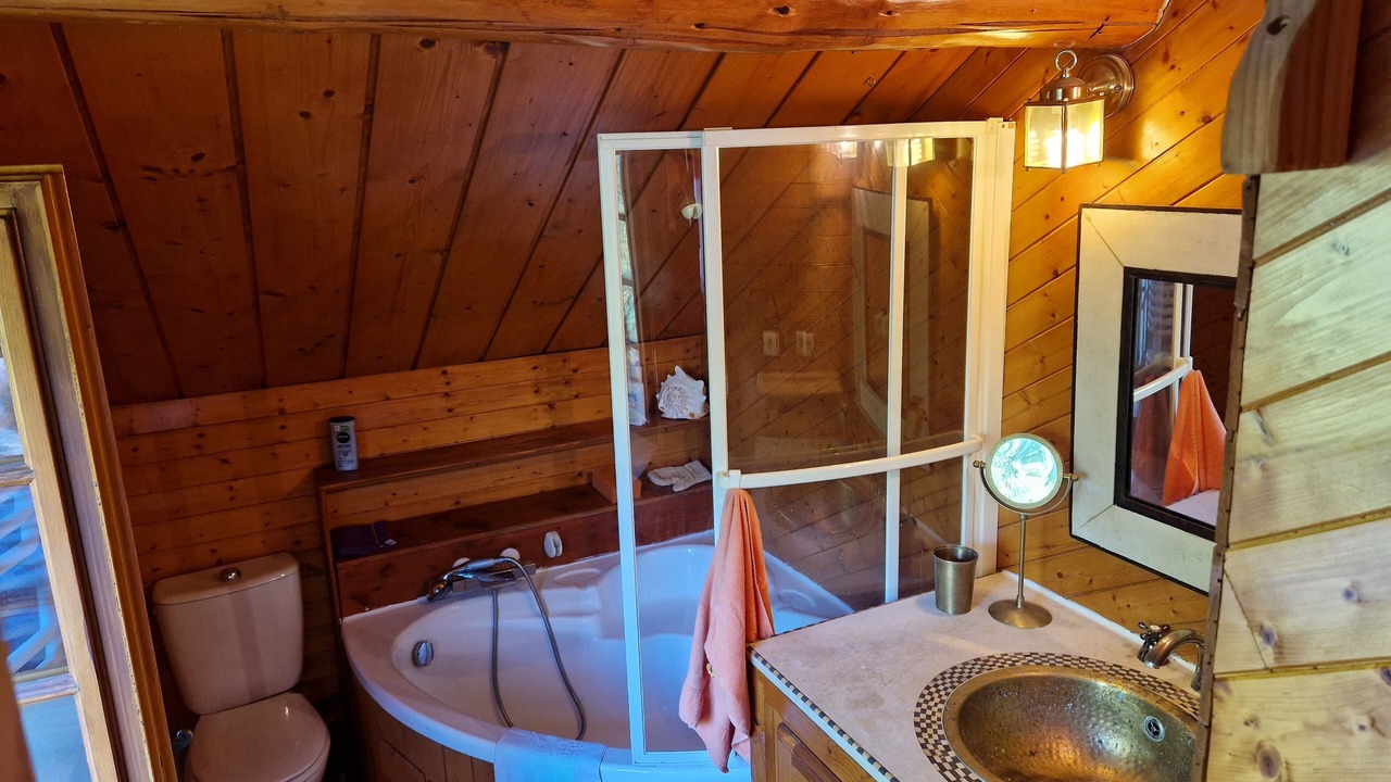 Photo of Bathroom in Saint-Sauveur-Camprieu