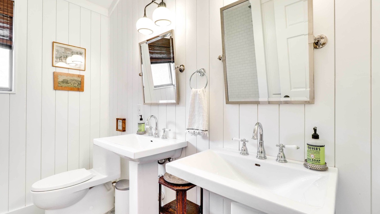 Photo of Bathroom in Apache Shores
